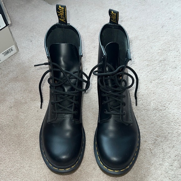 Dr. Martens 1460 Smooth Black Leather Combat Boot Women’s Size 9 - Picture 1 of 8